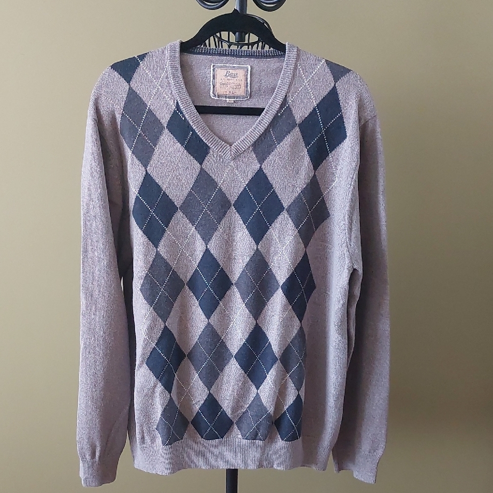 G.H. Bass & Co. V-Neck Argyle Sweater - Gray and Black